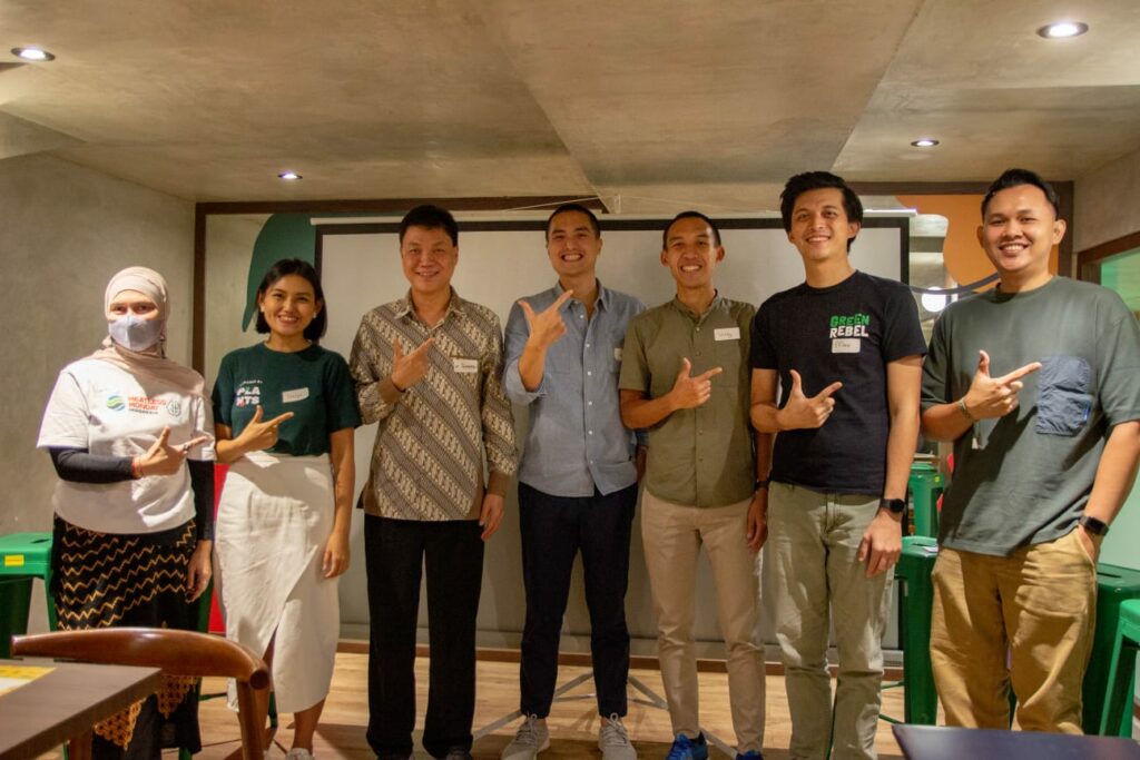 Gambar 3. Speakers and Moderator (Kiri ke Kanan, Wendy, Helga, Dr. Susianto, James, Willy Yonas, Max)