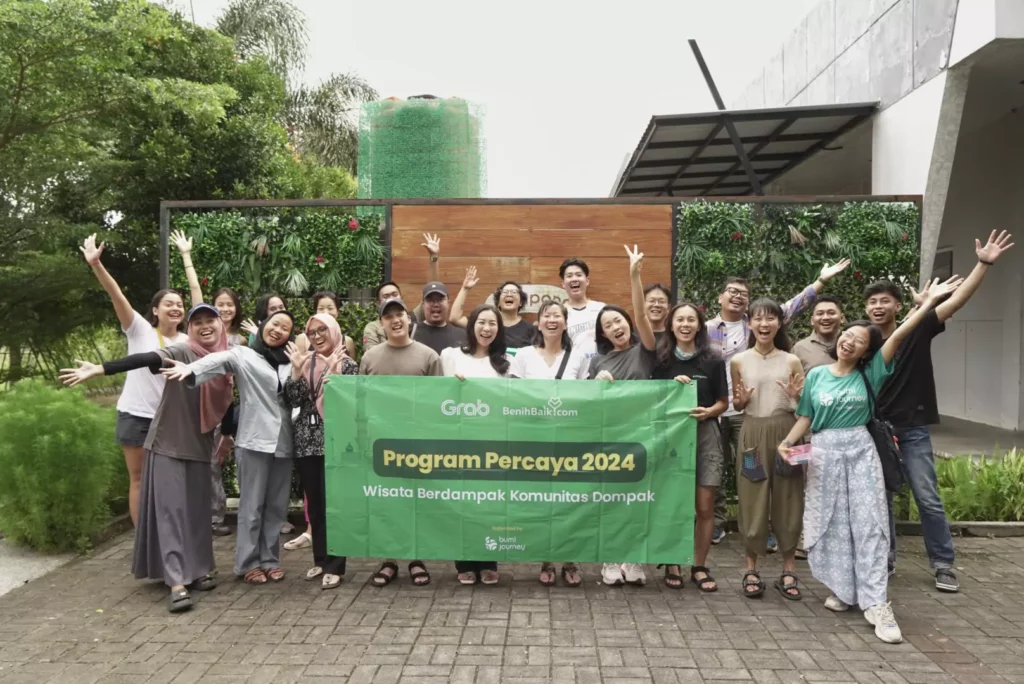 Para peserta Kegiatan Wisata Berdampak Komunitas Dompak - Bintan Bumi Journey, Grab, & Benih Baik