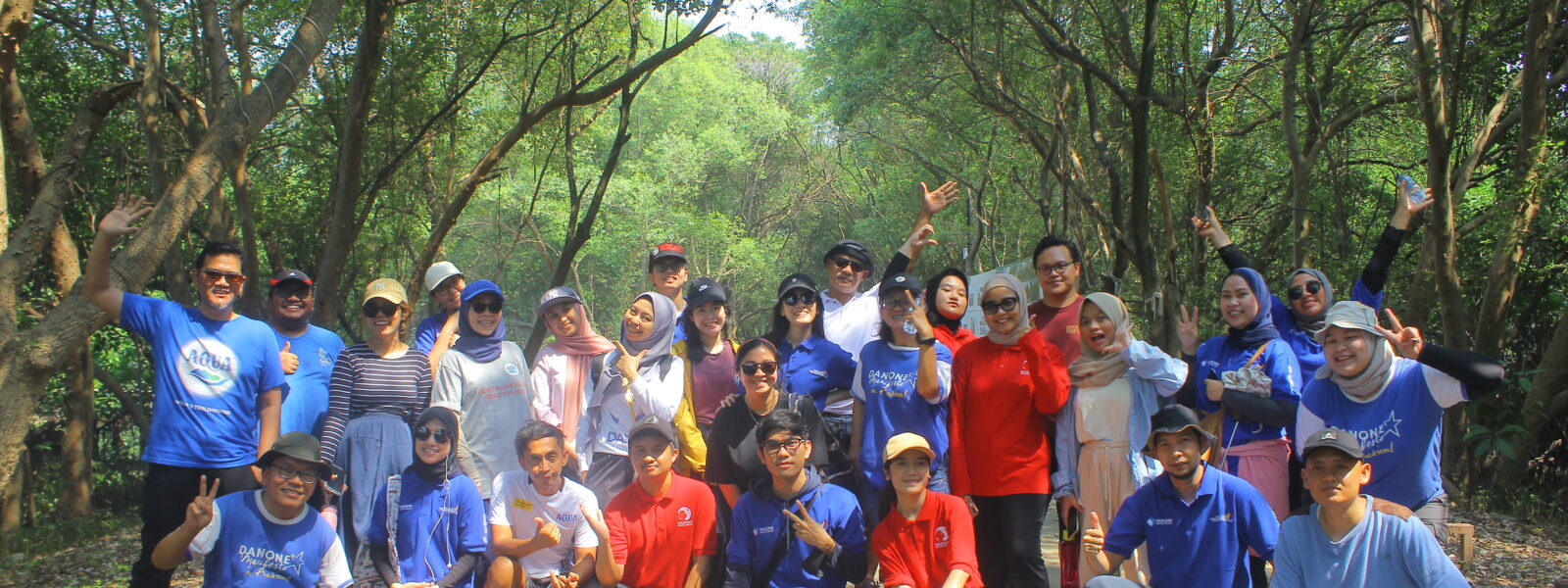 Foto Bersama Peserta Acara CSR Trip Danone untuk SDGs