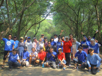 Foto Bersama Peserta Acara CSR Trip Danone untuk SDGs