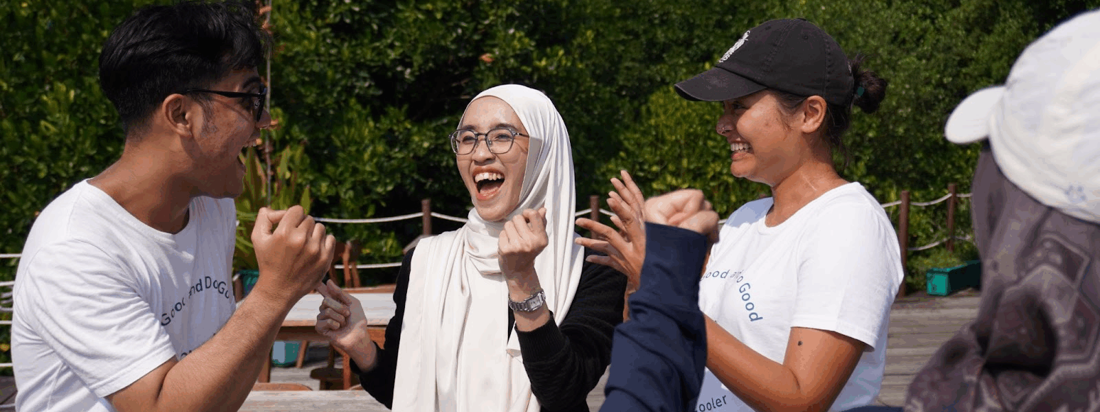 Produktivitas Tim Menurun? 7 Manfaat Outing Kantor Ini Bisa Jadi Solusi! Bumi Journey